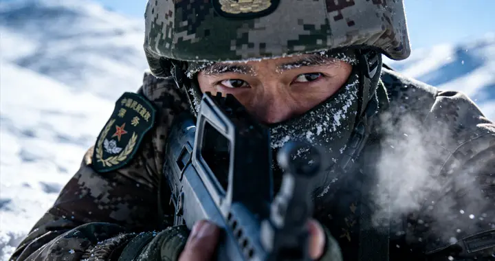 家人们谁懂啊！零下 20 度匍匐的中国军人，才是我们最该追的 “星”