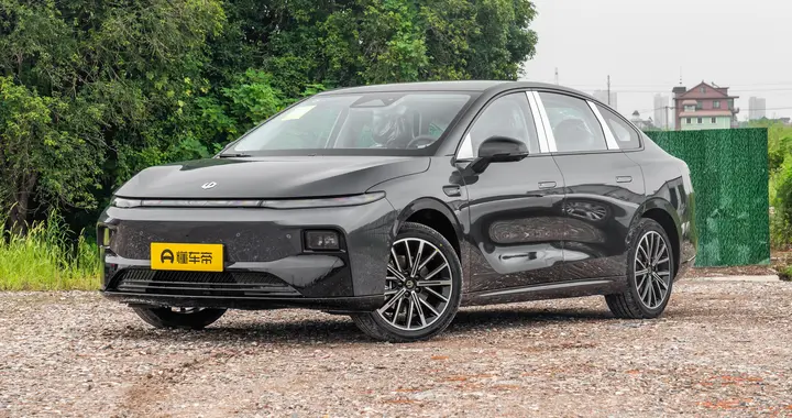 10万级纯电闭眼冲！零跑B01 650悦享版，家用通勤全拿捏