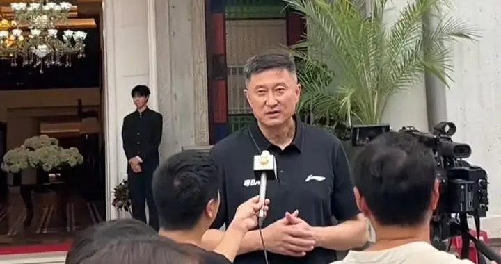 抵达中山，一把手接待，杜锋现身，助力粤BA，续约合同还无进展