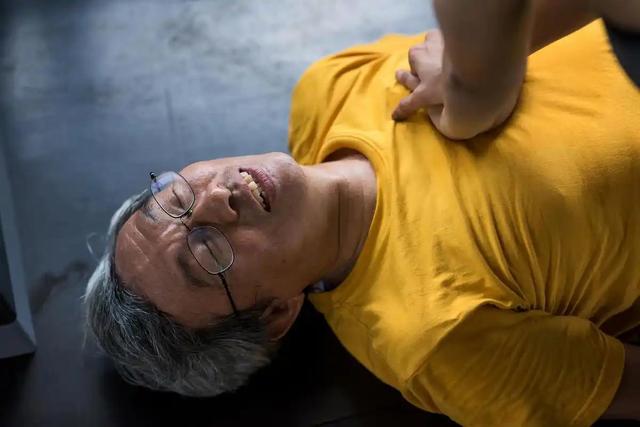 气温降低，建议冠心病患者，除了防寒，牢记每天"3不做，2不吃"
