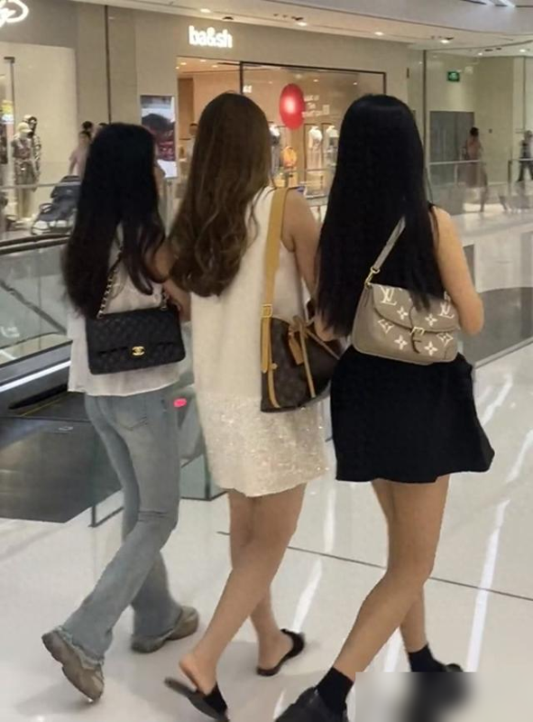 背这4种包显穷？网友：扎心但说的是实话！