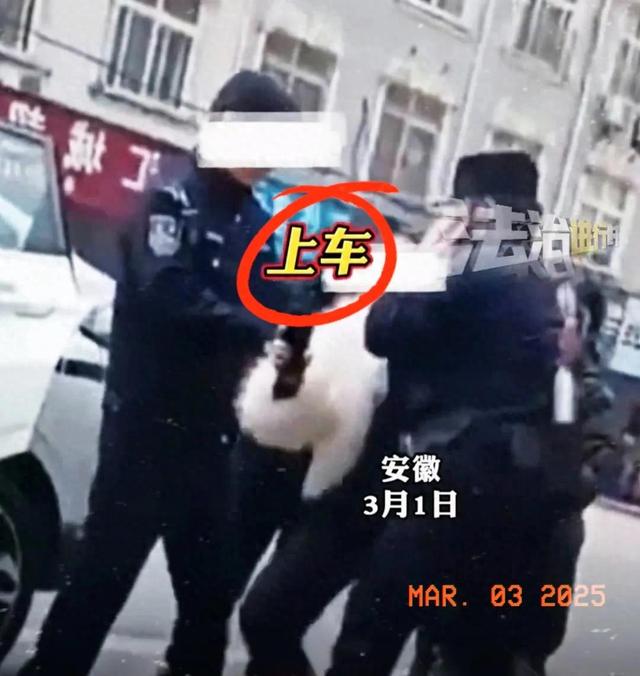 安徽一女子把车堵在小区门口，物业报警拒不挪车，结局大快人心！