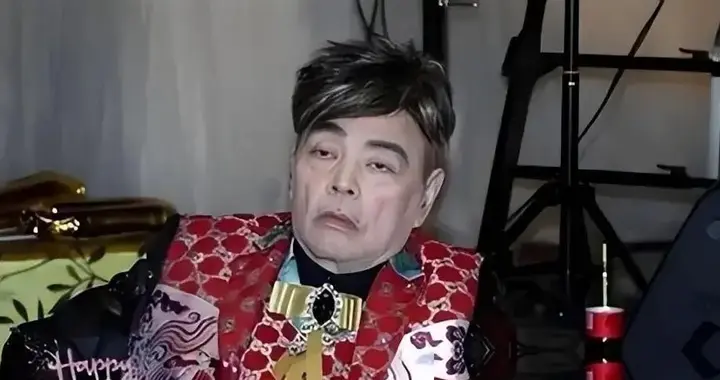 揪心！香港老牌歌手遭养老院虐待，一年半没洗澡，褥疮溃烂无人管