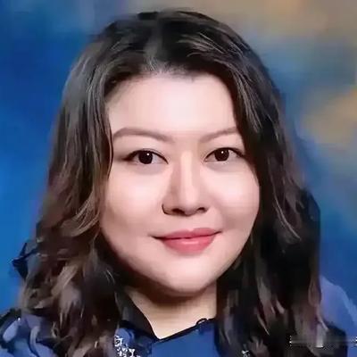 彩虹吃瓜娱乐：这是向华强大女儿，很小父母