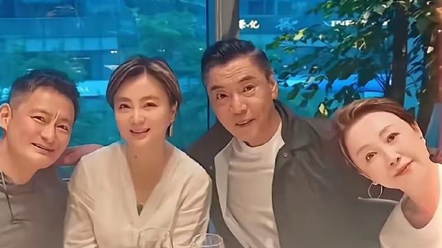 优优时尚穿搭：5月13日，傅艺伟在个人社