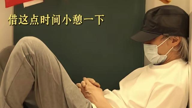 彩虹吃瓜娱乐：周星驰是如何硬刚偷票房的行
