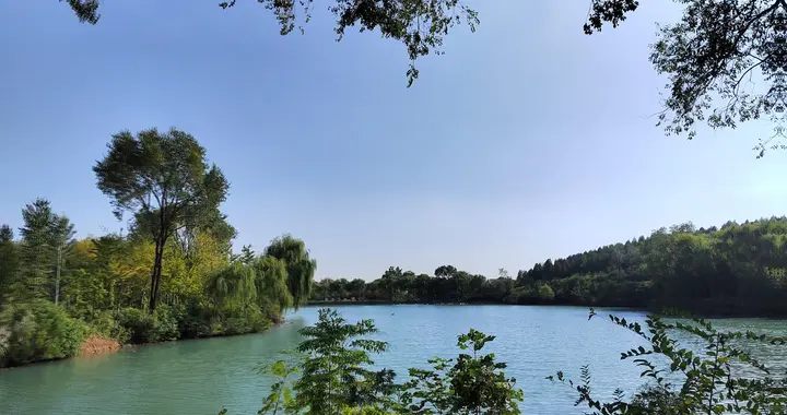 印度13岁少女夜间搭乘一辆三轮车回家，遇到坏人被转卖4家酒店。