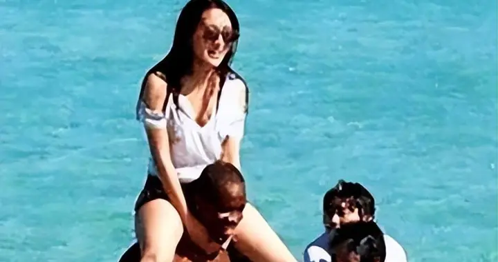 和孔令辉分手12年，被黑人驼肩上的马苏，如今的下场怪不了别人