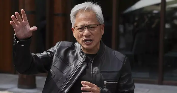 黄仁勋首次访问俄后院，表面上是过去卖芯片，实则与中美竞争有关