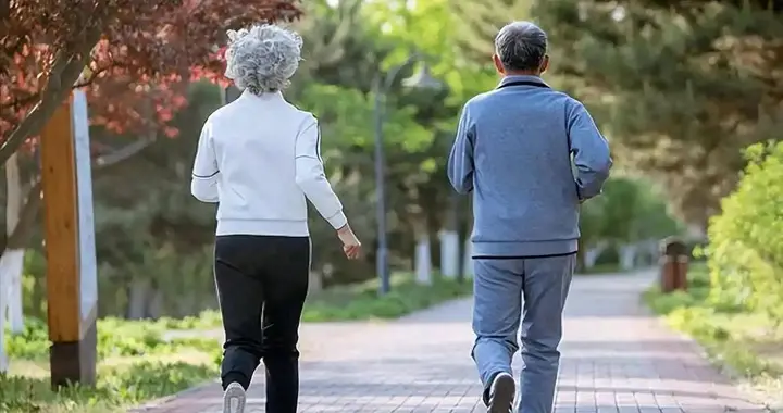 医生发现：经常走路锻炼的脑梗人，过不了几月，身体会迎来6好处