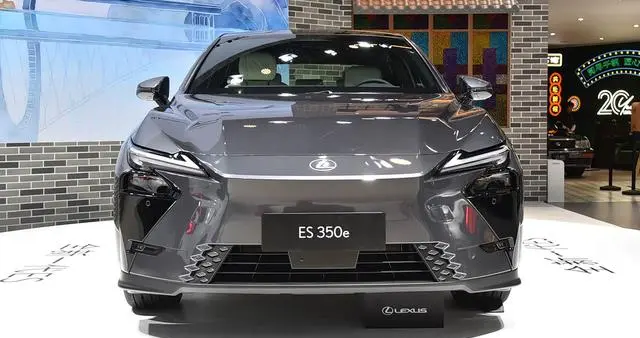 全新一代雷克萨斯ES开启预售，定价30.88万起，值得买吗？