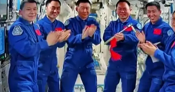 哪是一次平常返回？神舟20乘组换飞船9天脱险分明开创航天新纪元