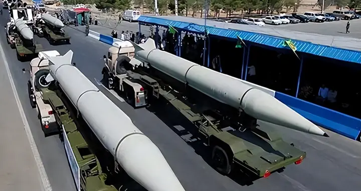 伊朗下决心准备拼命，2000枚导弹进入阵地：美军将遭史无前例打击