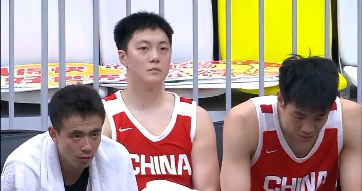 中国男篮又输球！赵继伟一分不得！后卫线需要赵睿、徐杰、孙铭徽