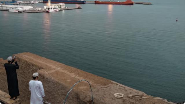 英文头条：美媒：美伊冲突导致霍尔木兹海峡