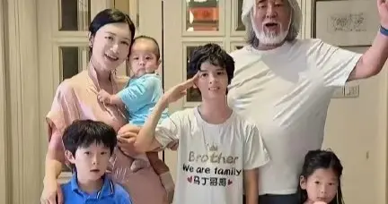 73岁张纪中还想当爸？妻子回应生第五胎，网友吵翻了天