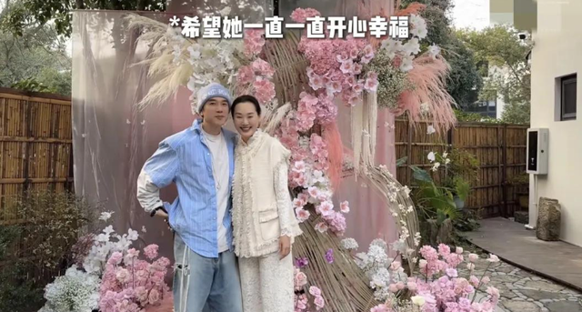 林依轮为老婆庆生，53岁西华被浪漫包围！夫妻同框精致的像两代人