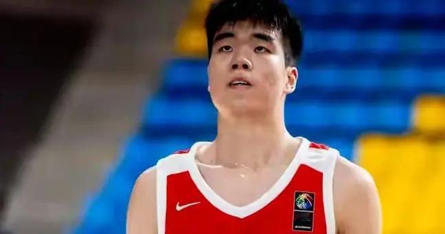 中国U18男篮52分大胜，不得不承认的4个事实，双前锋28分不负众望