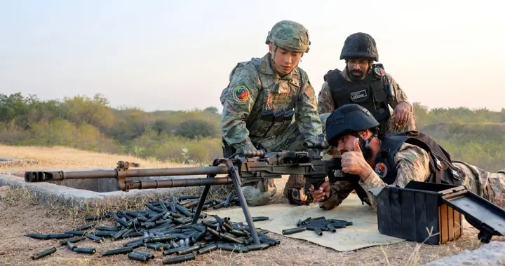 中巴联演，我军201大狙、203高精狙和171重机全拿出，巴军看花眼