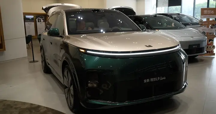 探店及短试理想L9 Livis，展车试驾车各两台，看车都奔全主动悬架