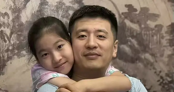 张雪峰身体去年出过问题！朋友透露细节，女儿留言曝光，令人泪目