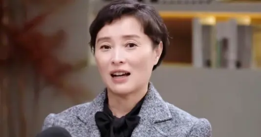 53岁吴越自曝单身生活，为父母买上海大平层，坦言孤独是一种福报