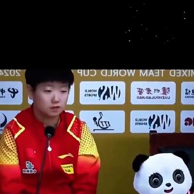 小光盘点：莎莎如愿拿到了小熊猫。 莎莎发