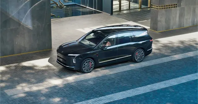 被喷 “没诚意”，2026款蔚来ES8冰雪天里，却被吐槽“推沟里”？