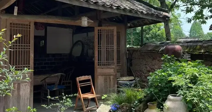 50+，我决定从城市“撤退”：往后余生，只想在小院里慢慢变老