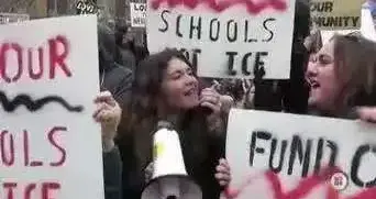 【震撼全美】移民执法酿血案：一场枪声引发的全国怒火