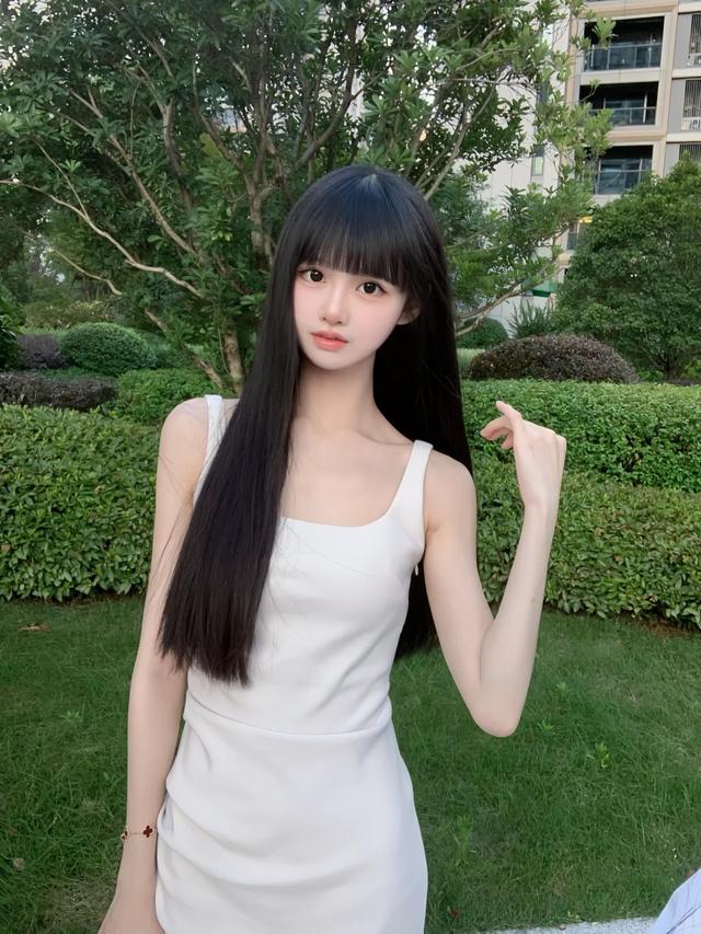 丸子头学生妹，166的身高，轻声软语，让人倍感亲切