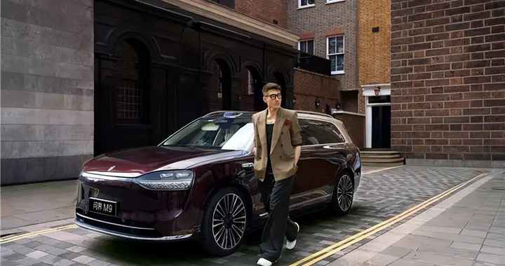 问界M9：从“移动空间”到“身份符号”的引领之路