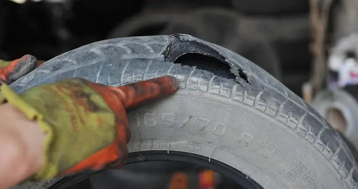 开了3年车，才知道爆胎的核心原因：不是胎压高，而是这三点