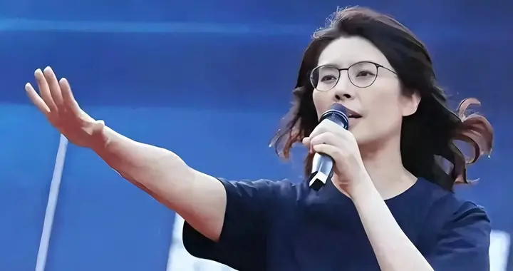 赴美半个月求理解？郑丽文想拿两岸当筹码，国台办直接把话挑明了