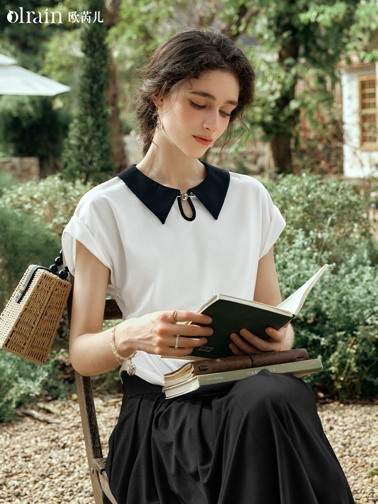 米白色撞色翻领短袖T恤