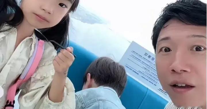 宋家腾带孩子潍坊游玩，打卡渤海之眼摩天轮，俩孩子颜值比爸爸高