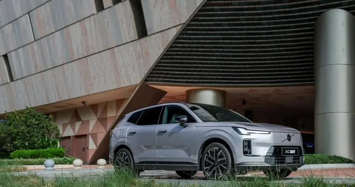 当全新Q5L还在定价，全新XC70已用“超混”算出30万级最优解