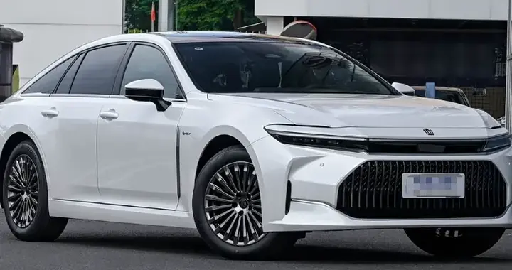 花到中大型轿车的预算，为什么还有人选择丰田皇冠？试过之后我懂