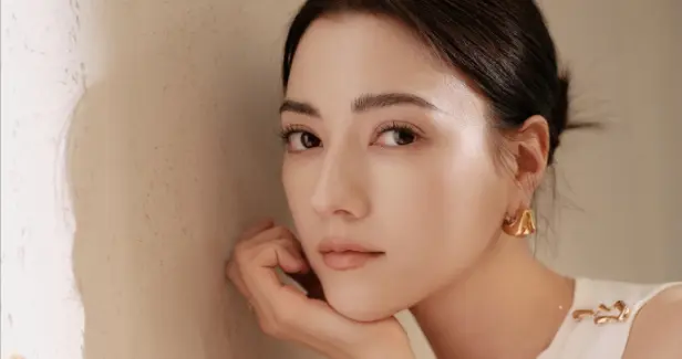 不藏了！霍震霆一举动，曝光娜然真实地位，难怪霍启刚“不吭声”