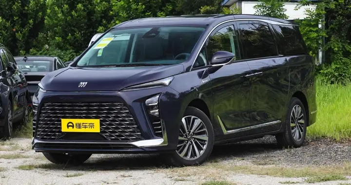 油耗减半舒适不减？别克GL8陆尚与陆尊PHEV，谁才懂你家庭与生意