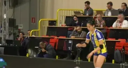 庄宇珊首秀完美：砍全队最高分！但队友太拉胯，球队输掉比赛