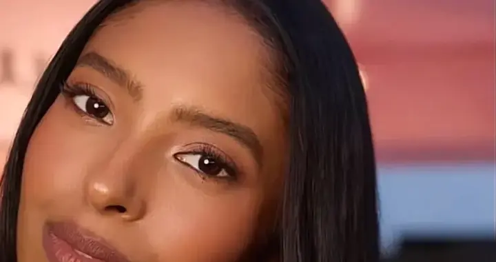 科比的大女儿太会长了 完美继承爸爸妈妈的优质基因 神情脸形太科比