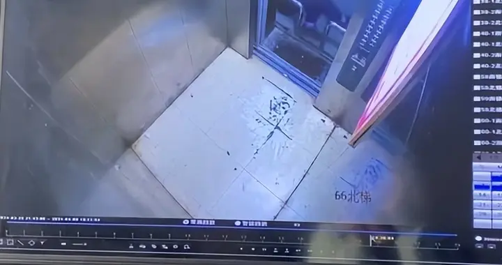 小区负一层电梯口加装硬隔离，男子抱纸箱子出电梯被绊倒摔成重伤，司法鉴定...