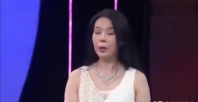 埃及小伙放弃皇室工作，娶40岁中国离异女，坦言：愿为你抛弃一切