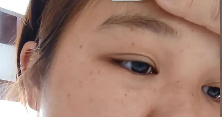 孩子拉尿后说屁股全是血，妈妈崩溃，医生：男孩洗澡这部位要翻开