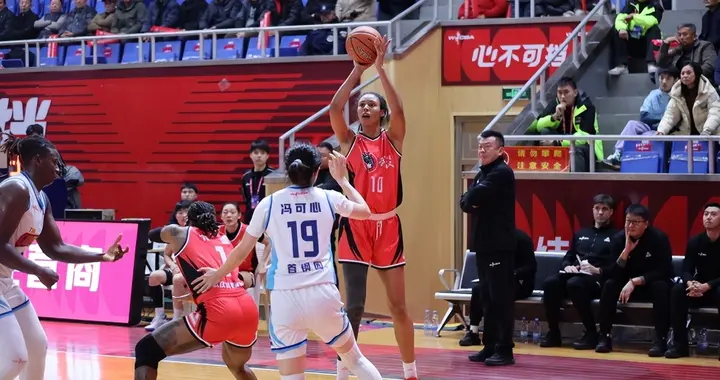 WCBA战报| 奥利维耶首秀出彩三外援合砍40分 武汉盛帆74-60北...