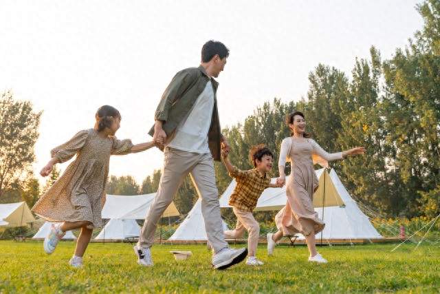 老婆背叛丈夫，家庭破碎背后隐藏的百万秘密，震惊全村！