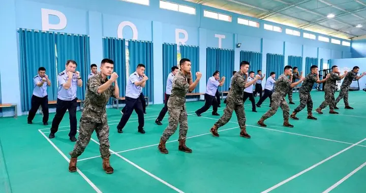 我国一共有六座军事监狱，分布于五大战区，由武警部队负责管理