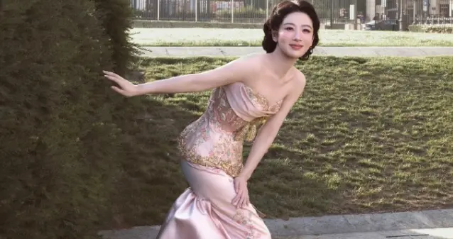 杨紫获白玉兰视后，激动流泪不忘辟谣，观众都笑了！