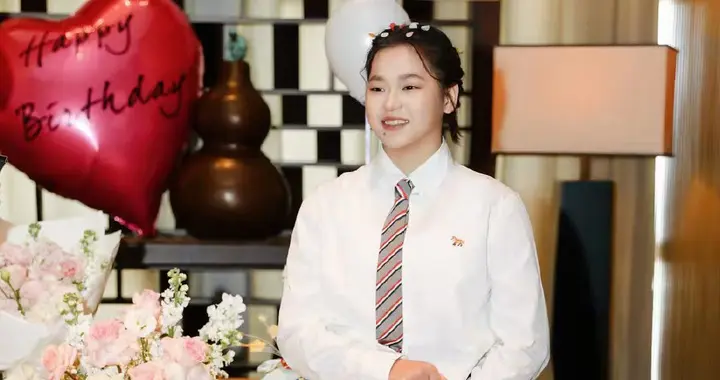 全红婵19岁生日照片曝光身材圆润，长得像陈若琳的美女参加生日宴